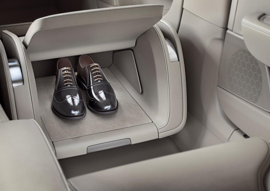 Интерьер Volvo S90 T8 Excellence 2017 года  (фото 4 из 7)